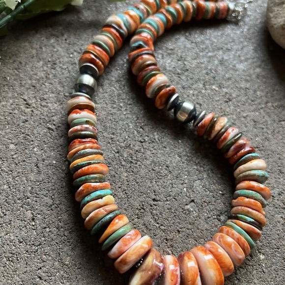 Sterling Silver Graduated Spiny Oyster Turquoise Bead Necklace 18 Inch - Picture 3 of 12